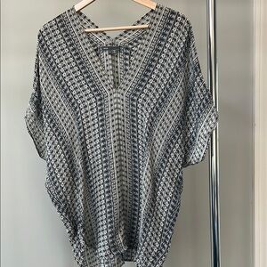Vince beautiful silk tunic top - breezy elegance